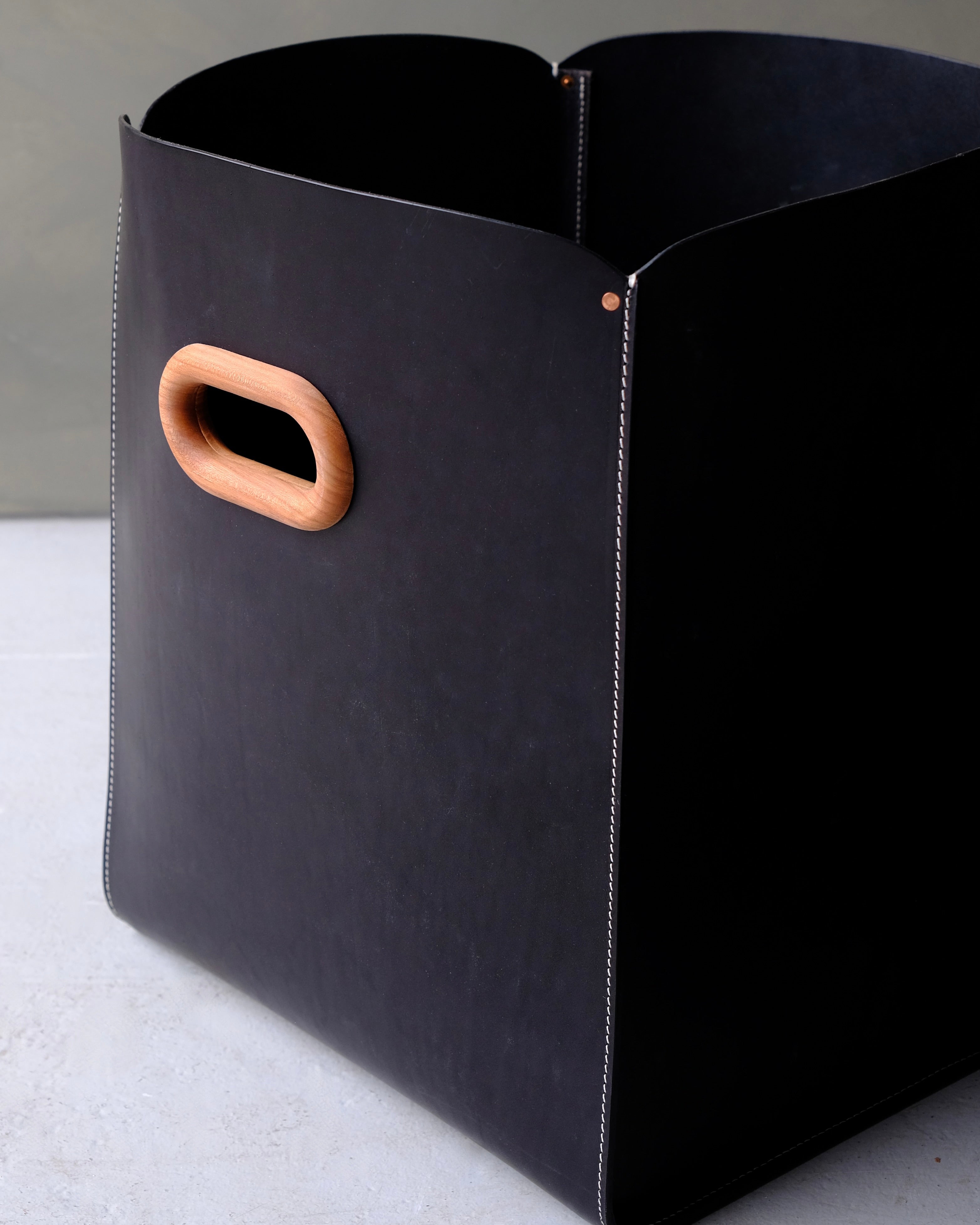 AMPLE - Leather Basket