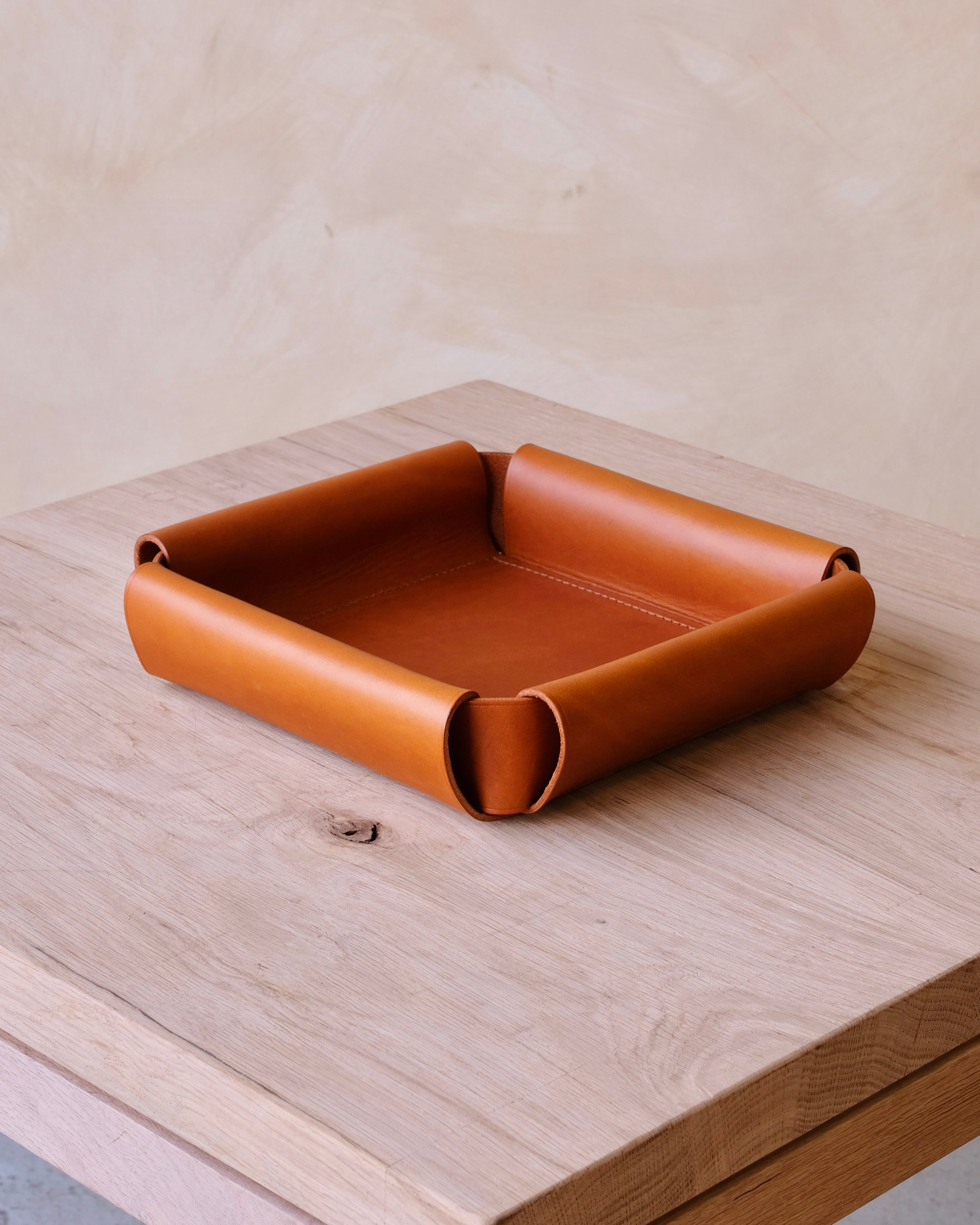 ASSEMBLY - Valet Leather Tray