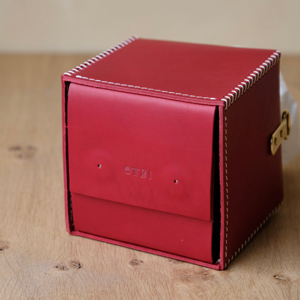 EYELET - Leather Tissue Box