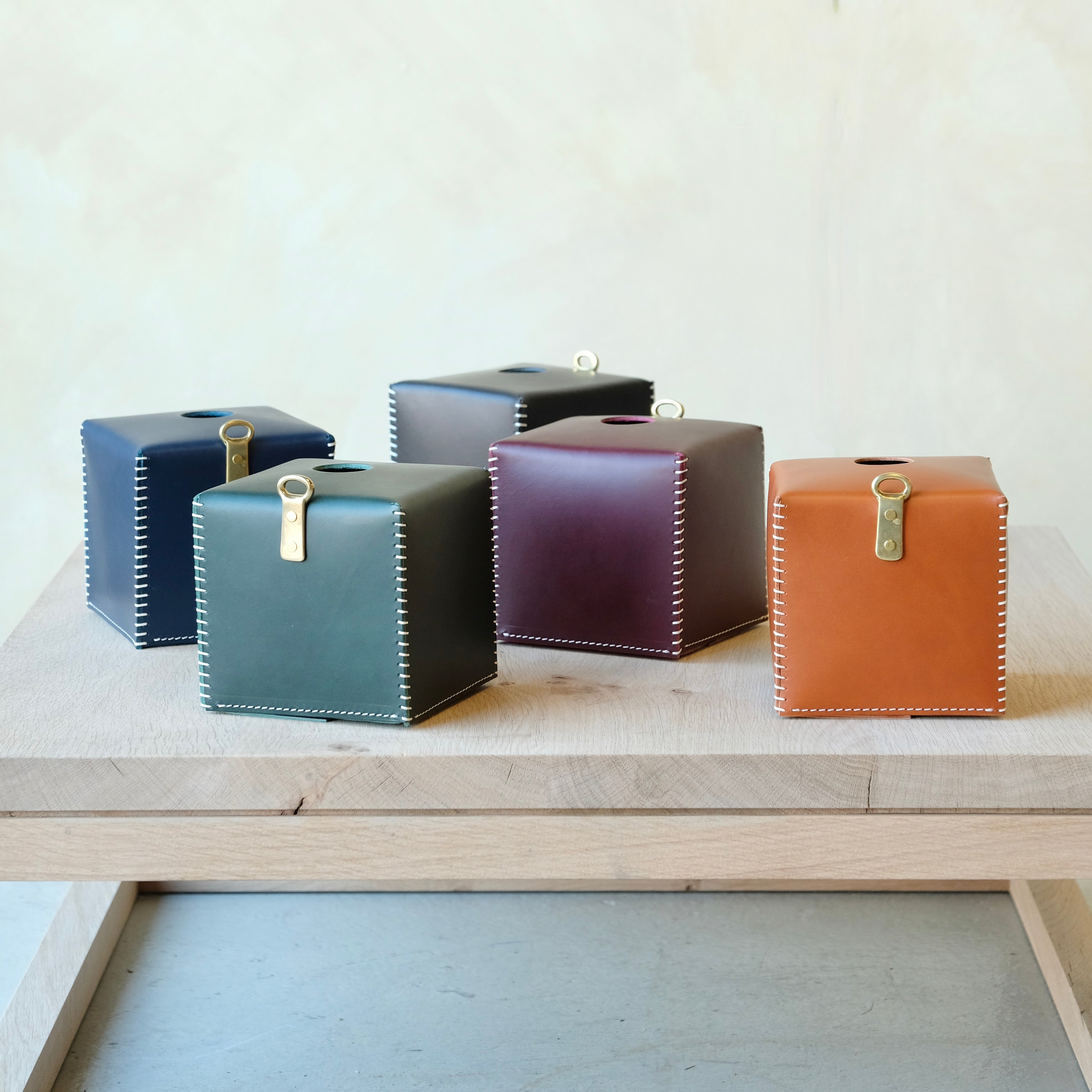 EYELET - Leather Tissue Box