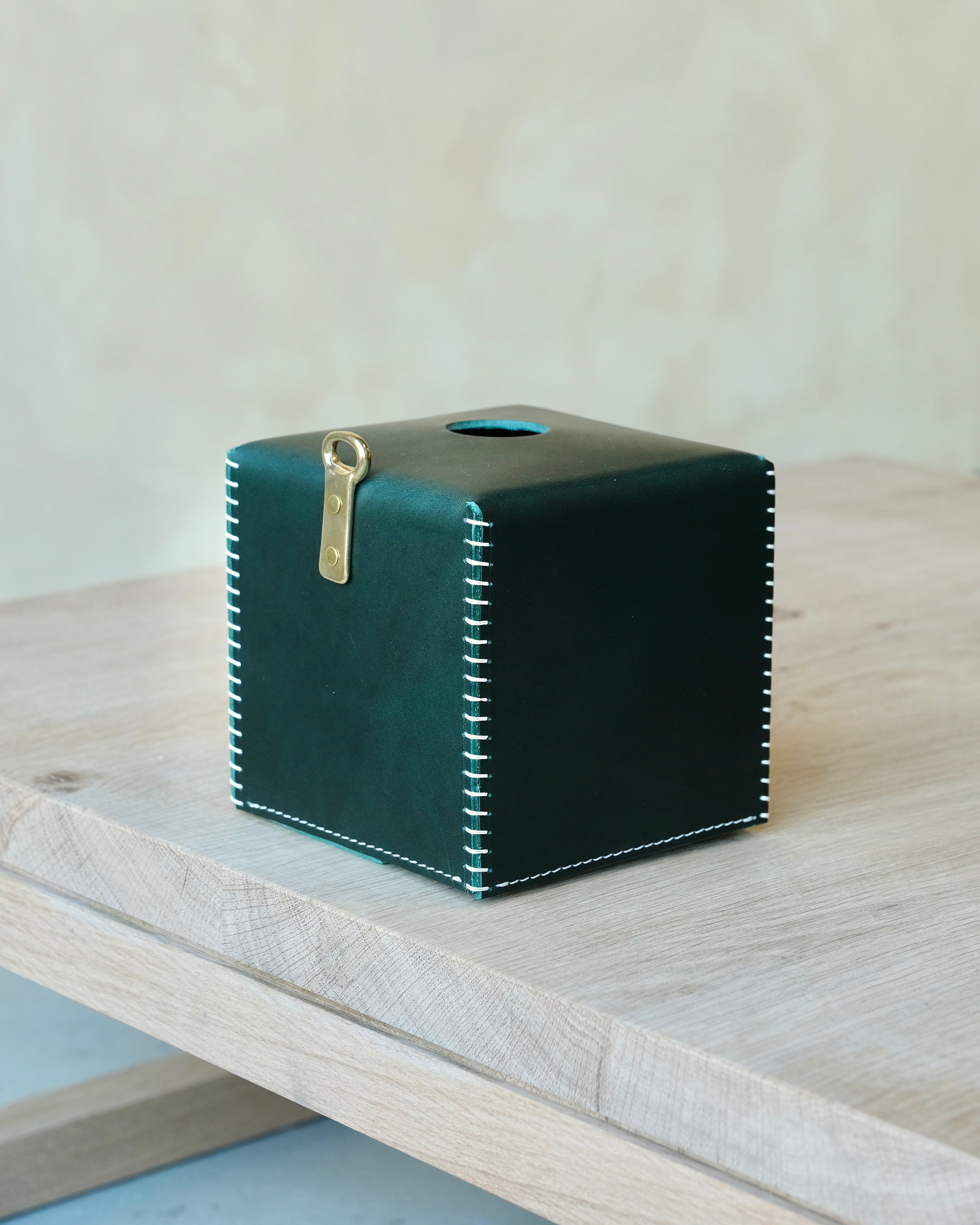 EYELET - Leather Tissue Box