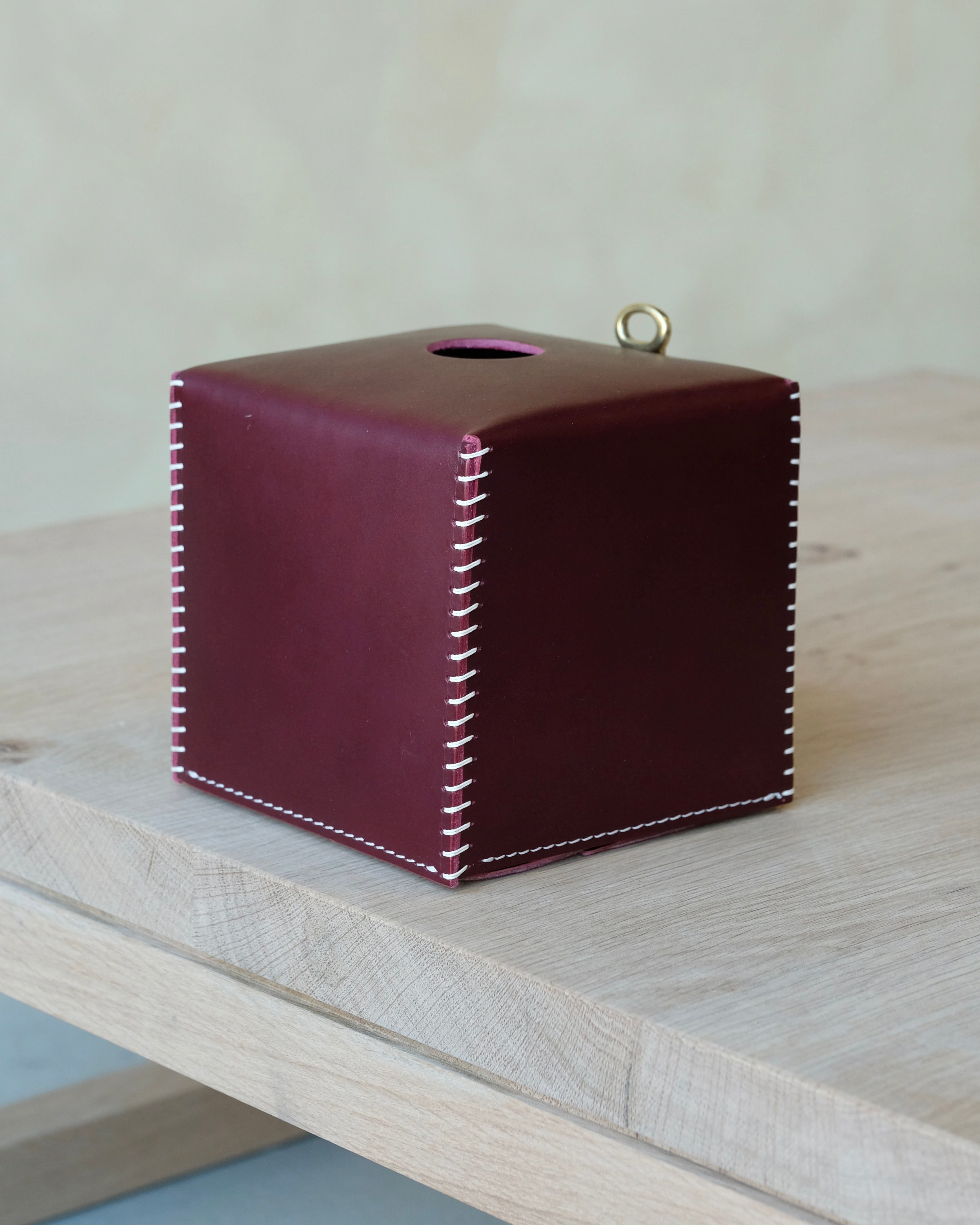EYELET - Leather Tissue Box