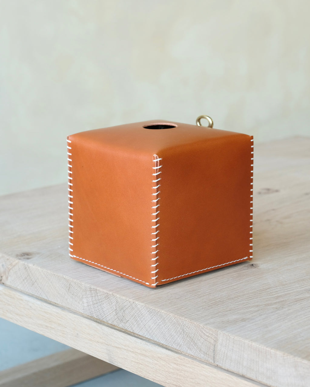 EYELET - Leather Tissue Box