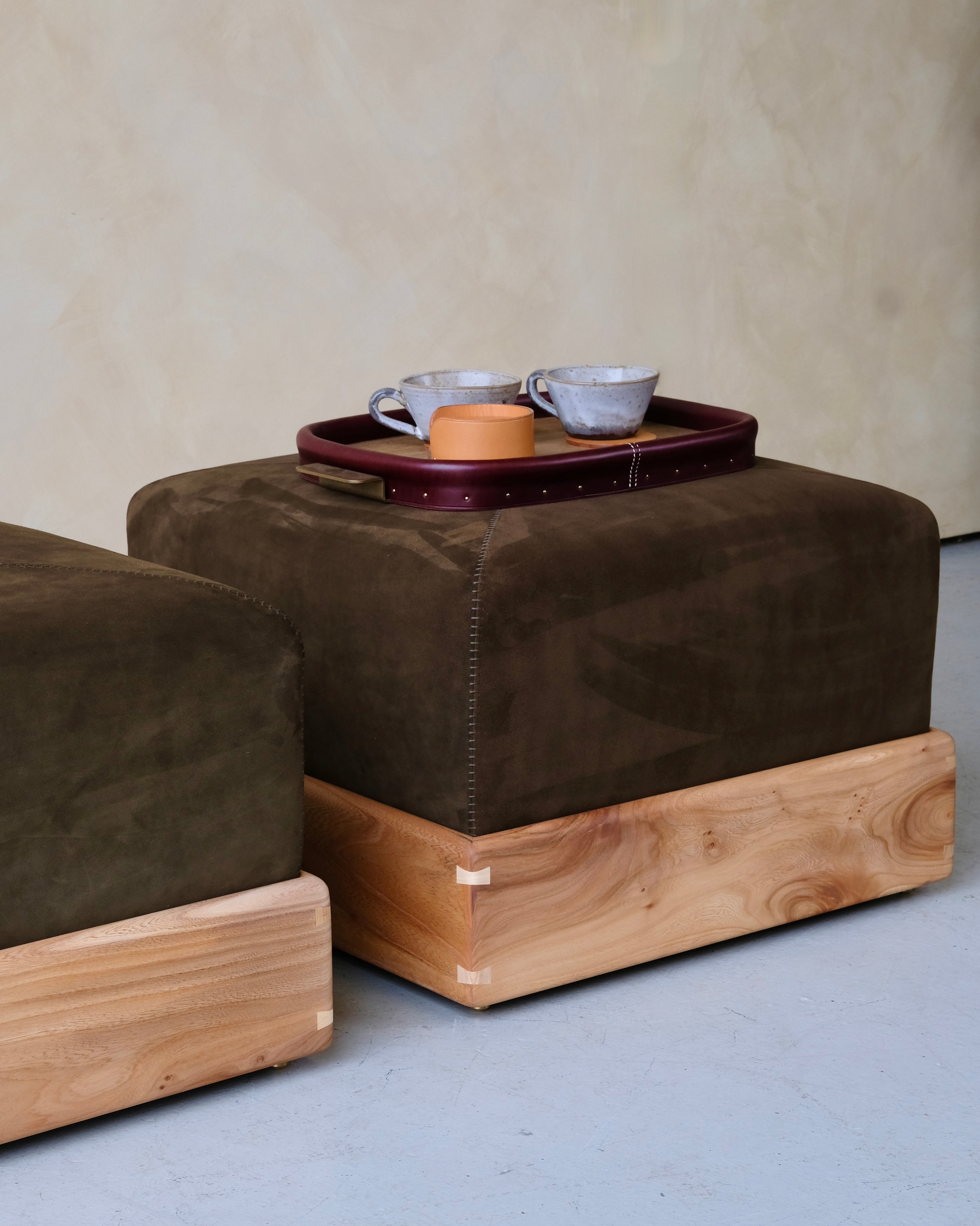 POMMEL - Ottoman stool