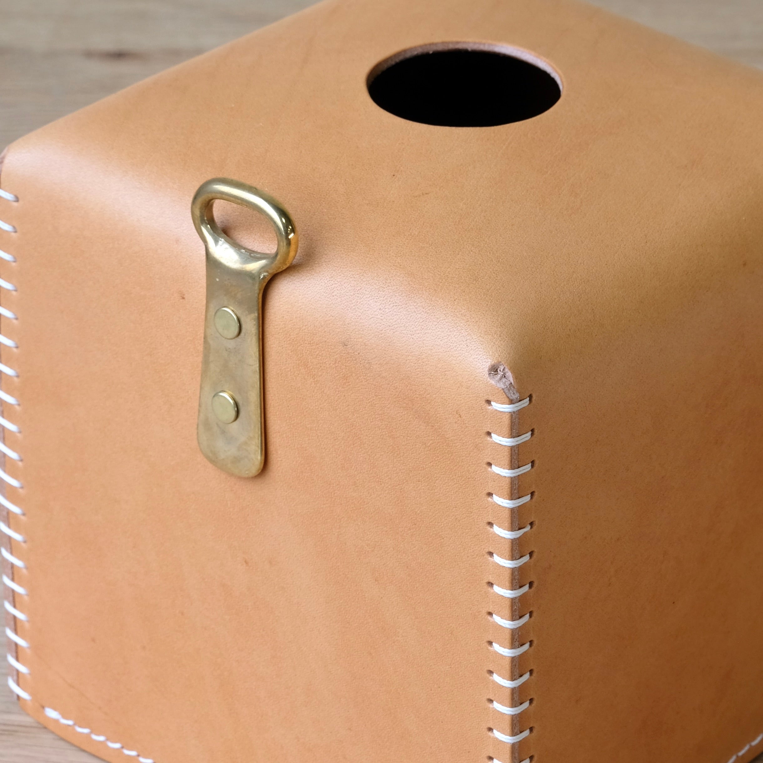 EYELET - Leather Tissue Box