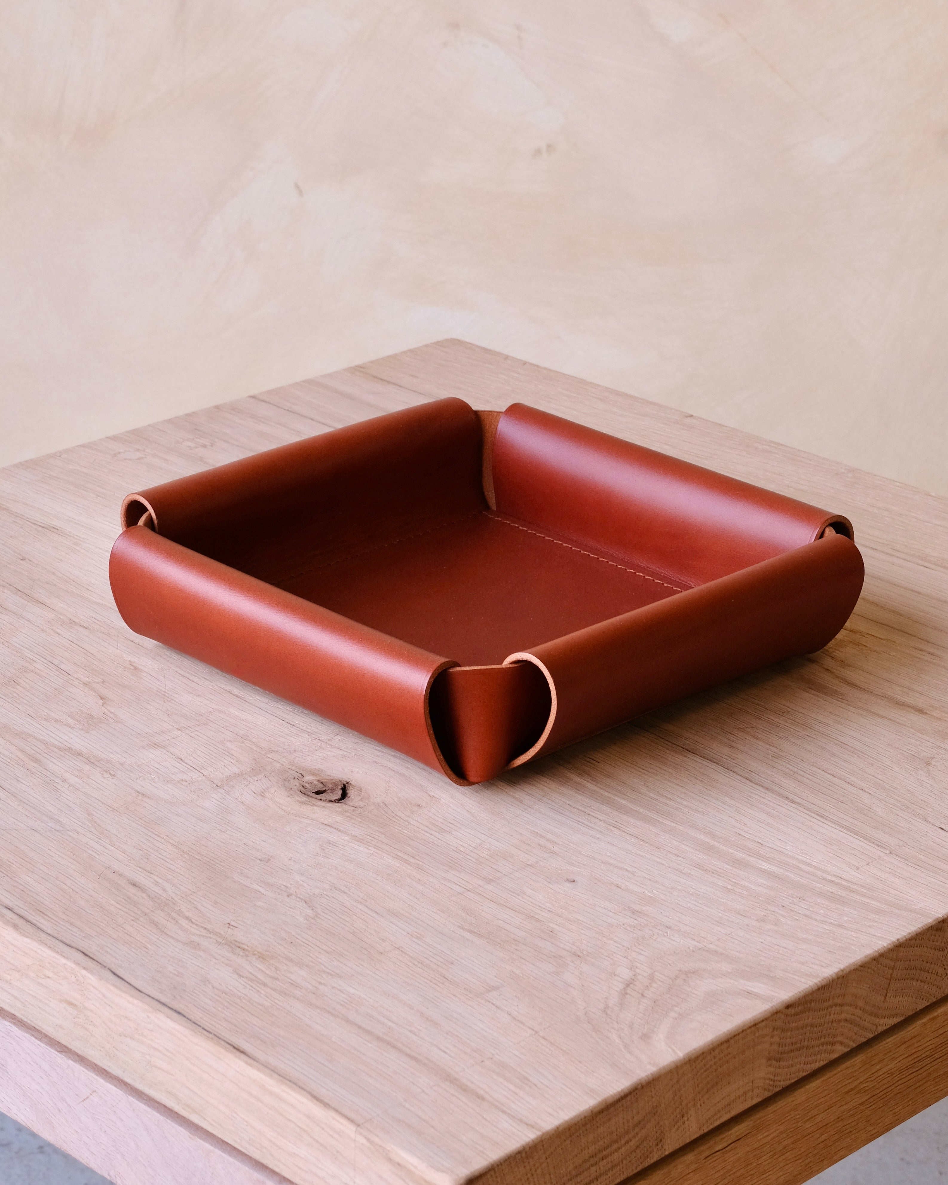 ASSEMBLY - Valet Leather Tray