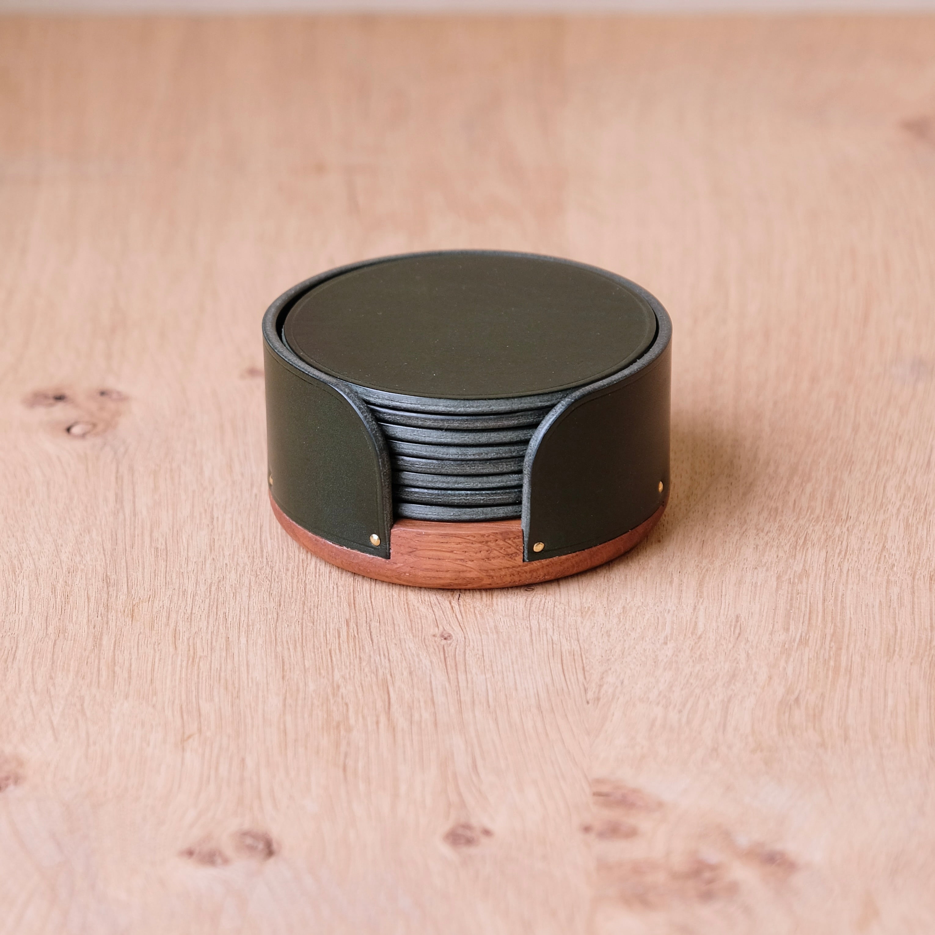SANTÉ - Leather and Oak Coaster Set