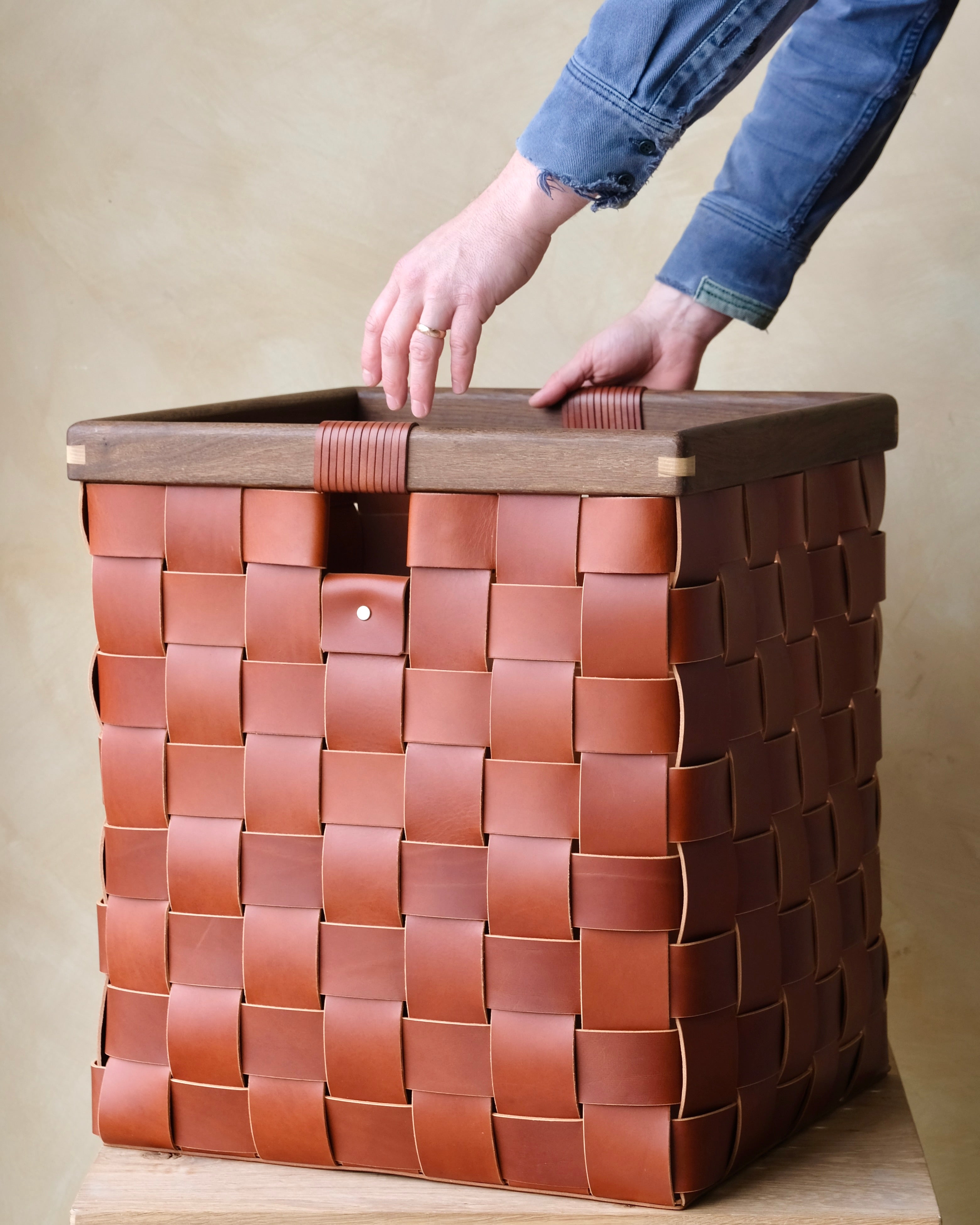 Seron Woven Basket in Colour 60 Dark Tan Vegetable Tanned Leather